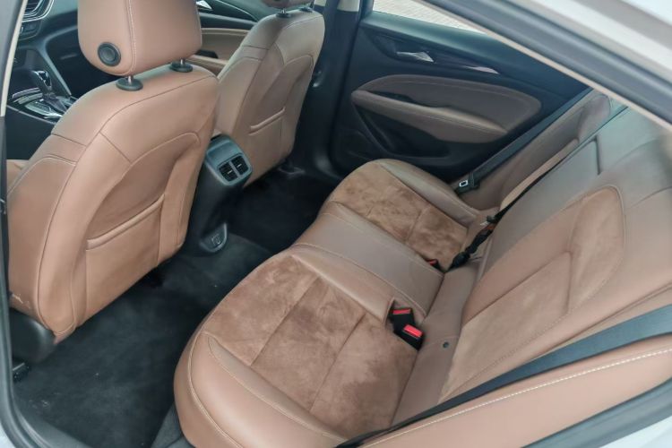 别克 君威 2019款 20T 豪华型 国VI中控内饰7002