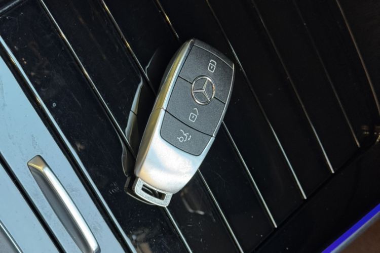 奔驰GLB 2023款 GLB 220 动感型中控内饰7003