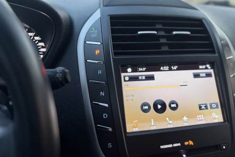 林肯MKC 2017款 2.0T 两驱尊享版中控内饰7002