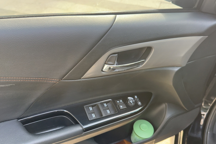 本田 雅阁 2016款 混动 2.0L 锐领版中控内饰7003