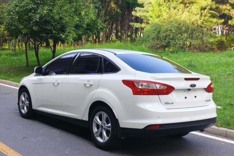 福特 福克斯 2012款 三厢 1.6L 自动风尚型车身外观6003