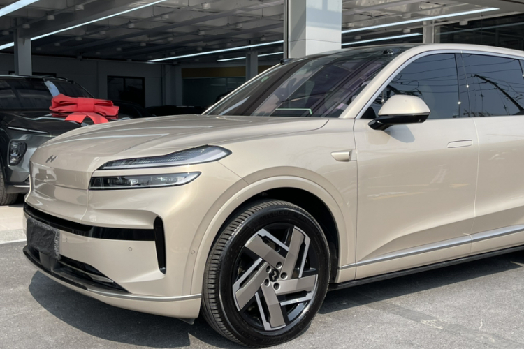 乐道L90 2025款 Ultra 六座版车身外观6004