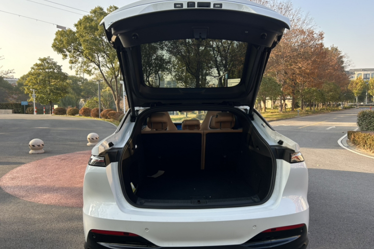 飞凡汽车 飞凡R7 2025款 长续版中控内饰7002