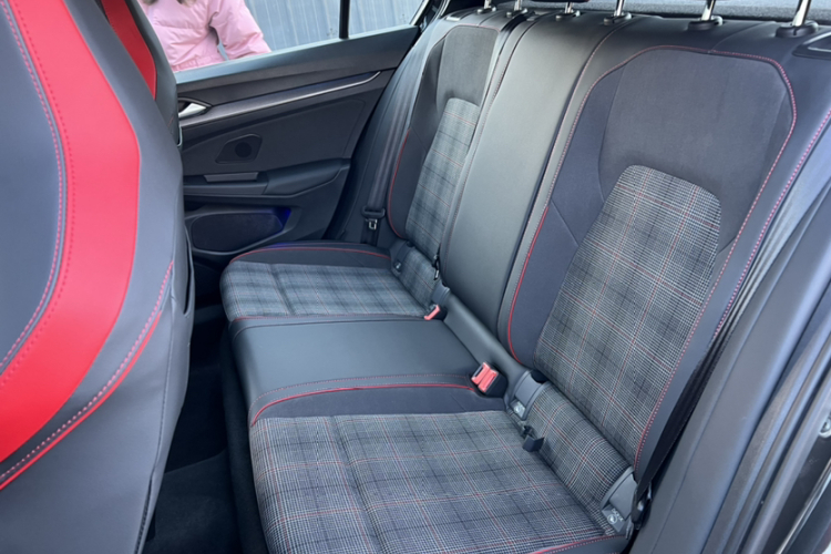 大众 高尔夫GTI 2025款 380TSI DSG GTI中控内饰7004