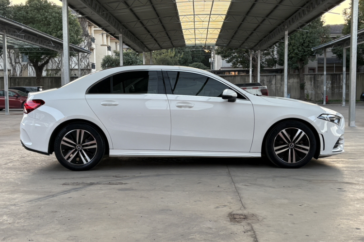 奔驰A级 2019款 A 180 L 运动轿车车身外观6004