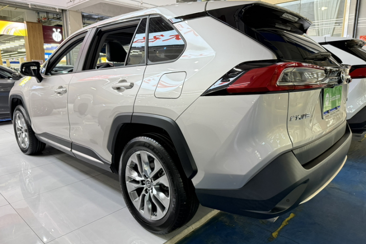 丰田 威兰达 2022款 2.0L CVT两驱豪华版车身外观6006