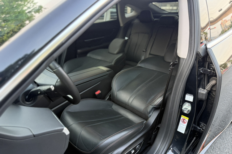 小鹏P7 2023款 586E中控内饰7005