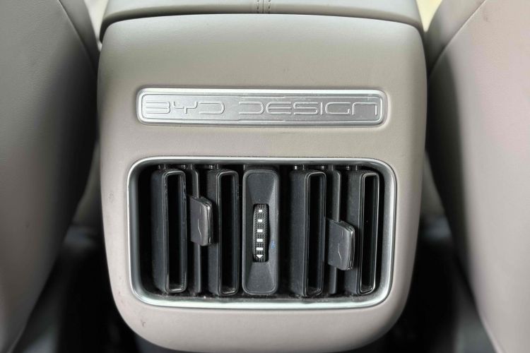 比亚迪 宋Pro新能源 2023款 冠军版 DM-i 110KM卓越型中控内饰7014