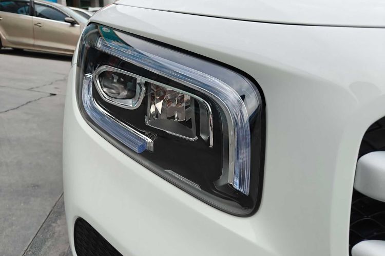 奔驰GLB 2023款 GLB 200 动感型车身外观6005