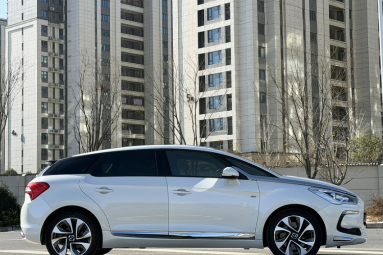 DS 5 2013款 1.6T 雅致版THP200车身外观6002