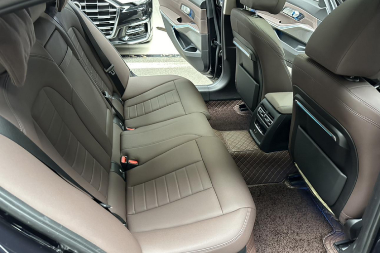 宝马3系 2020款 320Li M运动套装中控内饰7009