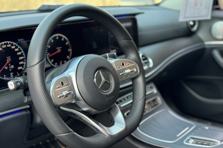 奔驰E级 2019款 改款 E 300 L 运动豪华型局部细节13