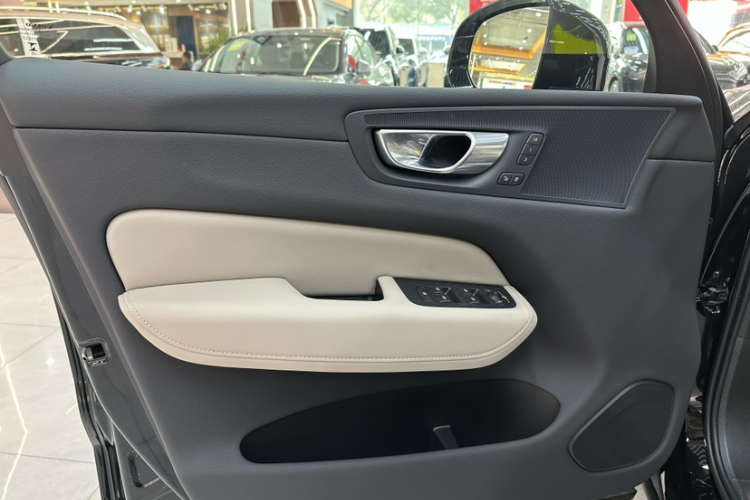 沃尔沃XC60 2026款 B5 四驱智逸豪华版中控内饰7010