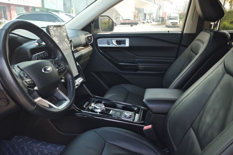 福特 探险者 2020款 EcoBoost 285 四驱钛金版 6座中控内饰7002