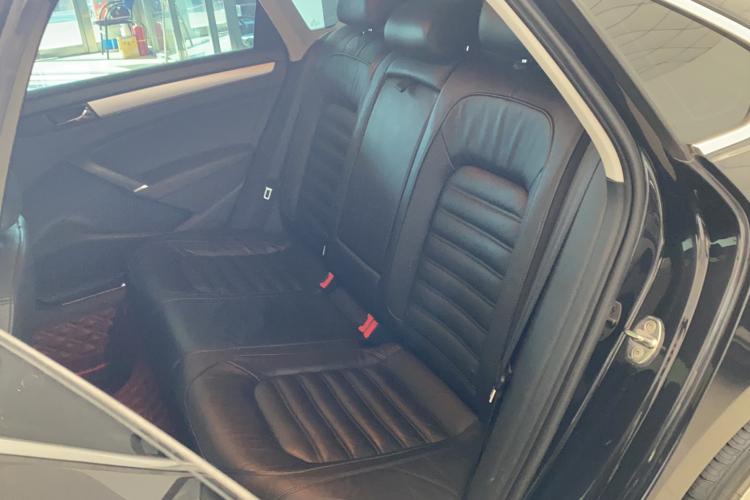 大众 帕萨特 2015款 1.8TSI DSG御尊版中控内饰7001