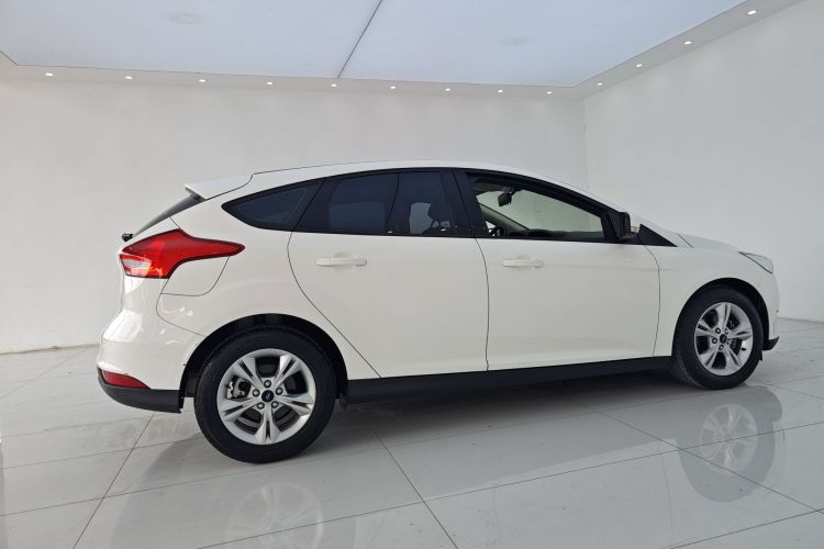 福特 福克斯 2018款 两厢经典 1.6L 自动舒适型智行版车身外观6007