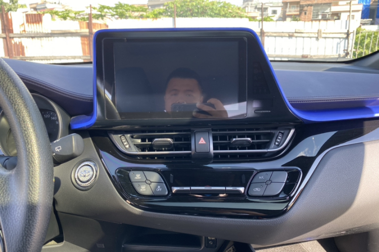 丰田C-HR 2020款 2.0L 领先版局部细节16