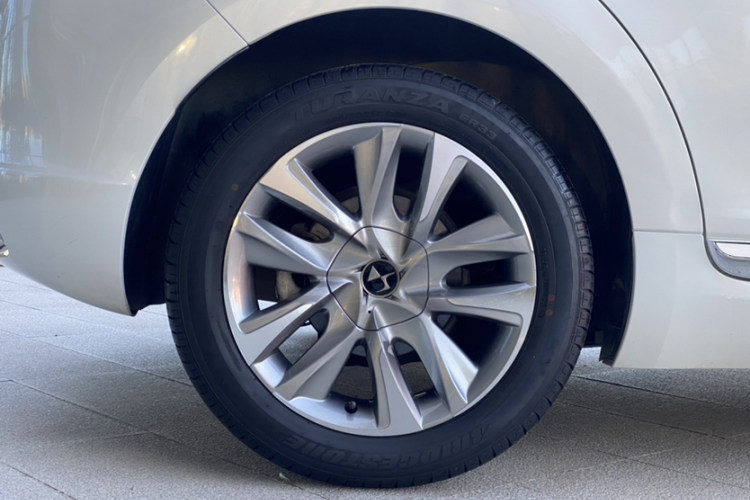 DS 5 2015款 1.6T 豪华版THP160车身外观6001