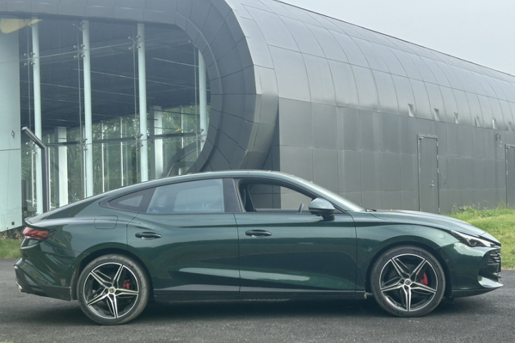 名爵 MG7 2023款 2.0T 自动Trophy+激擎耀世版车身外观6005