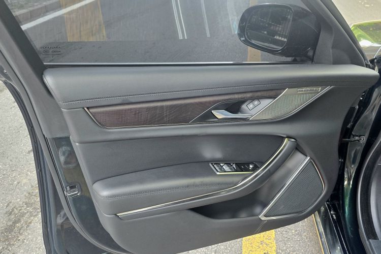 捷豹XFL 2021款 XFL 2.0T P250 两驱尊享豪华版局部细节9002