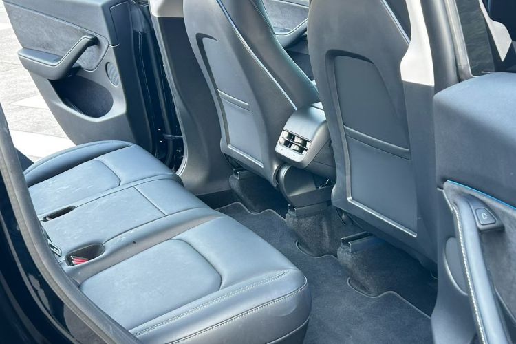 特斯拉 Model Y 2023款 高性能全轮驱动版中控内饰7003