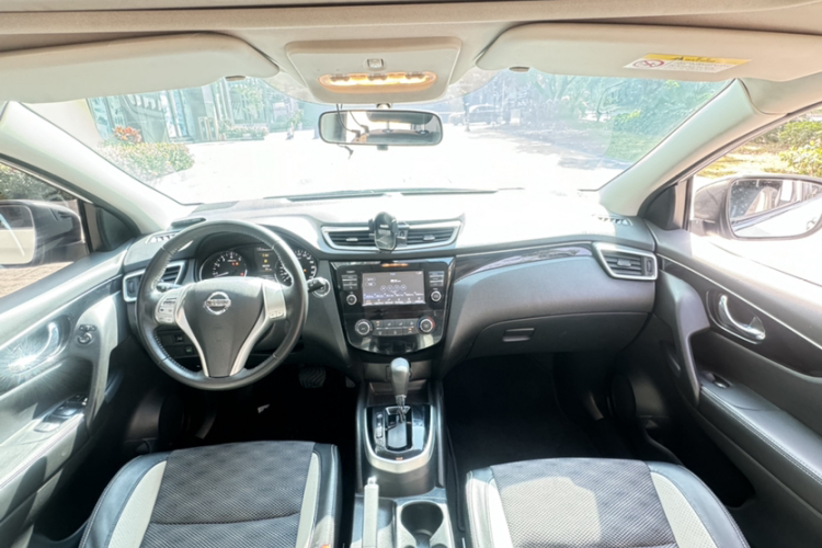 日产 逍客 2017款 2.0L CVT豪华版 国V中控内饰7004