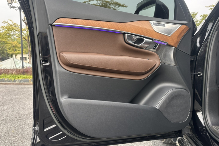 沃尔沃XC90 2022款 B6 智逸豪华版 7座中控内饰7005