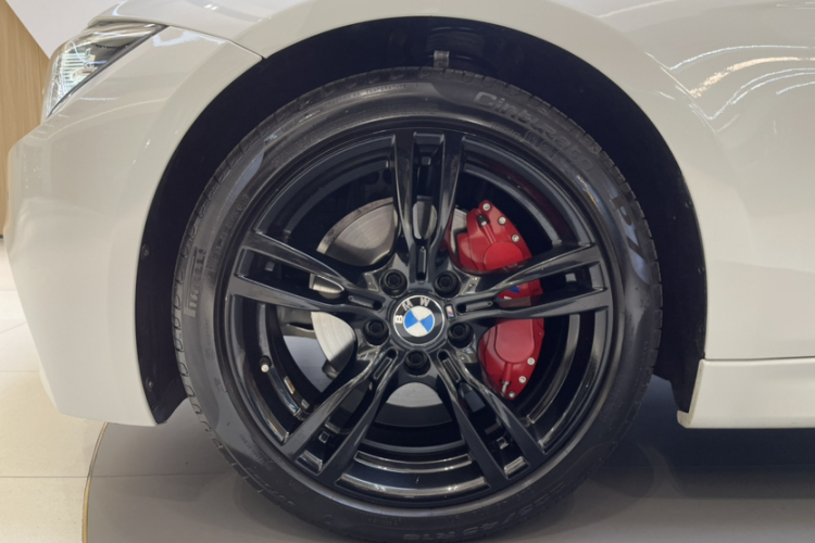 宝马3系 2019款 320i M运动曜夜版车身外观6004