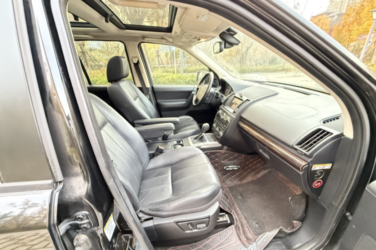 路虎 神行者2 2013款 2.0T Si4 SE汽油版中控内饰7007