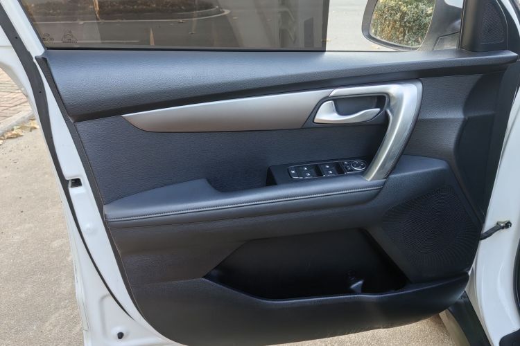 起亚 智跑 2019款 2.0L 自动智享豪华版中控内饰7003