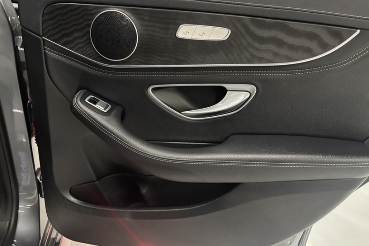 奔驰C级 2018款 C 200 L 运动版中控内饰7009