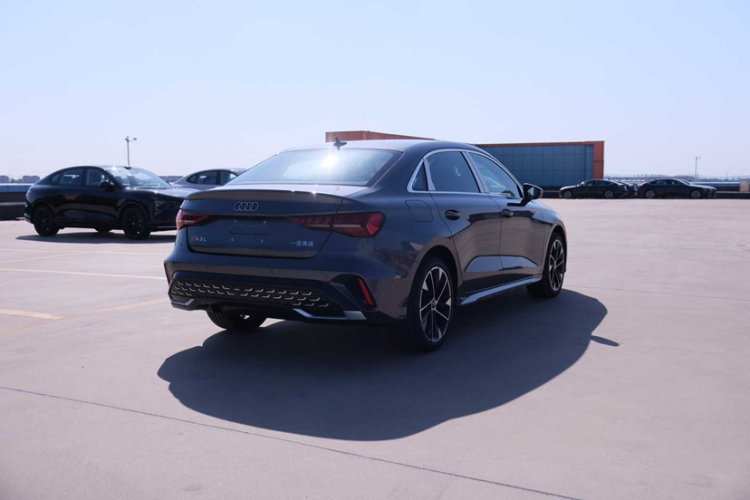 奥迪A3 2025款 A3L Limousine 35TFSI 飞驰尊享型车身外观6007