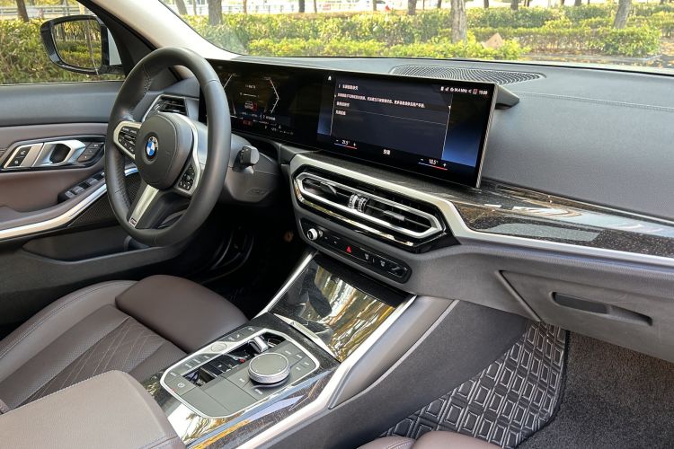 宝马3系 2023款 325Li M运动套装中控内饰7006