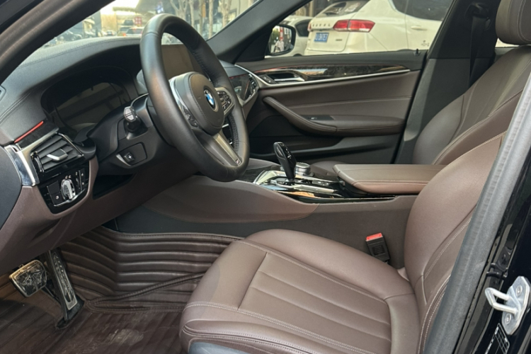 宝马5系 2019款 改款 525Li M运动套装中控内饰7003