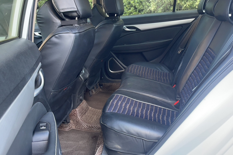 吉利汽车 帝豪 2018款 1.5L 手动向上互联版中控内饰7003