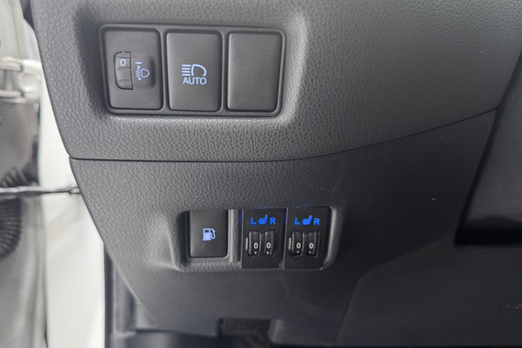 丰田 奕泽IZOA 2020款 2.0L 奕享版中控内饰7009