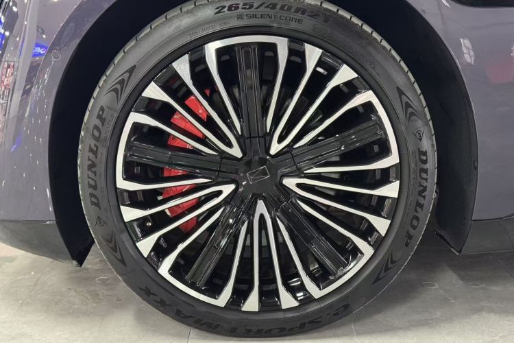 阿维塔12 2025款 Ultra增程版车身外观6008