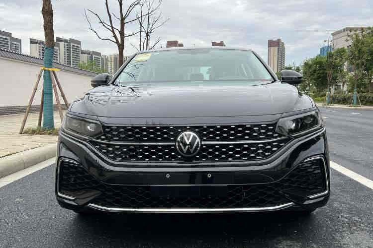 大众 帕萨特 2025款 出众款 330TSI 星空精英版车身外观6001