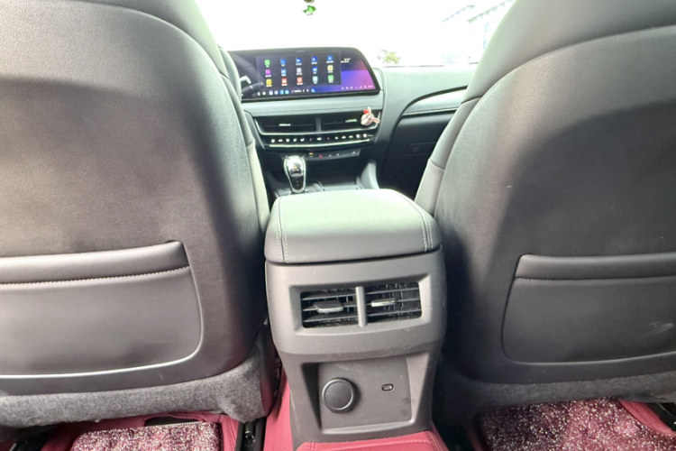 凯迪拉克CT5 2025款 28T 城市运动版中控内饰7006