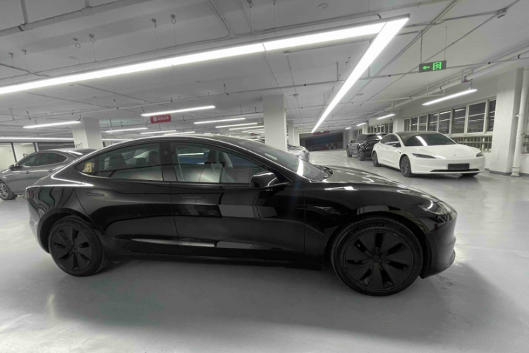 特斯拉 Model 3 2023款 后轮驱动版车身外观6003