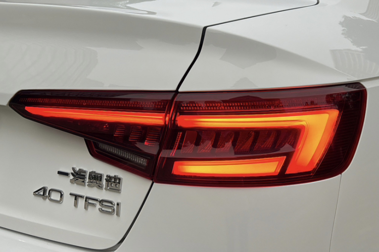 奥迪A4L 2019款 40 TFSI 时尚型 国VI局部细节9008
