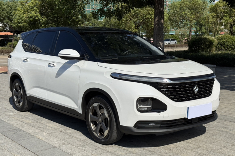宝骏RM-5 2019款 1.5T CVT 24小时在线尊贵型 7座车身外观6005