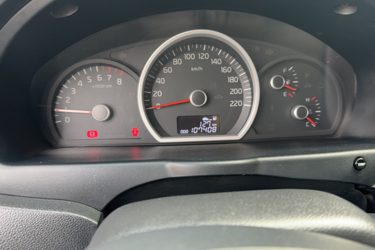 起亚 狮跑 2013款 2.0L 手动两驱版GLS中控内饰15