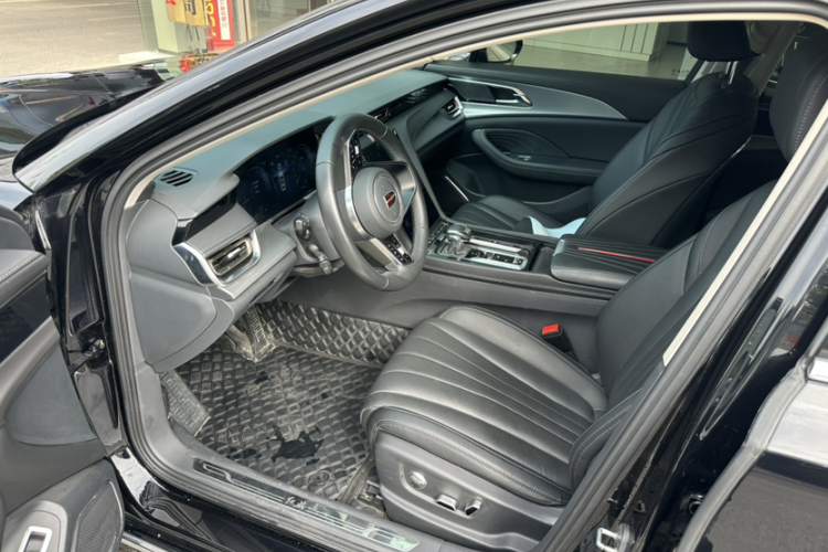 红旗H5 2024款 2.0T 自动智联旗畅版中控内饰7005