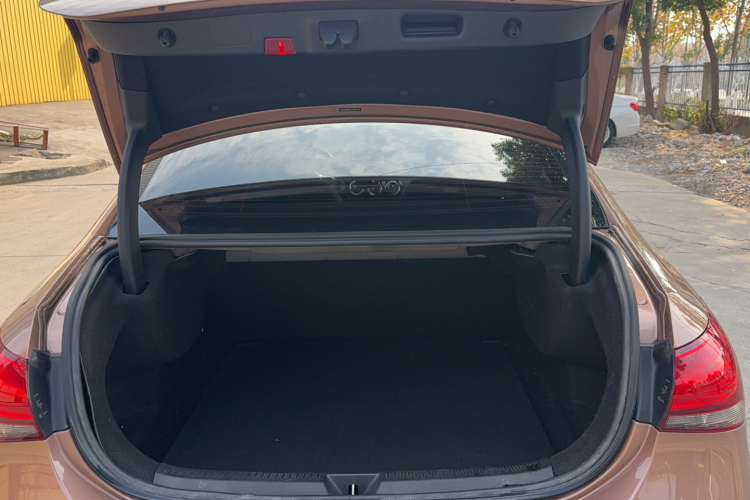 奔驰A级 2020款 A 180 L 运动轿车局部细节23