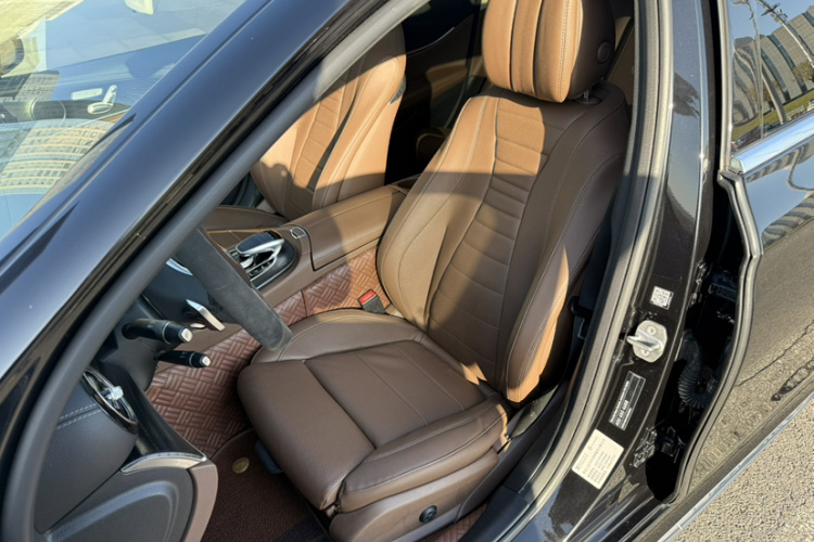 奔驰E级 2018款 E 200 L 运动型 4MATIC中控内饰7002