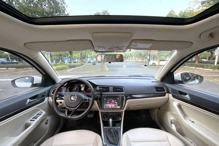 大众 朗逸 2015款 230TSI DSG舒适版中控内饰7002