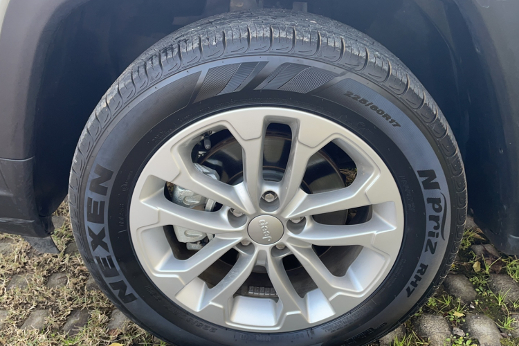 Jeep 指南者 2021款 220T 自动领先版车身外观6004