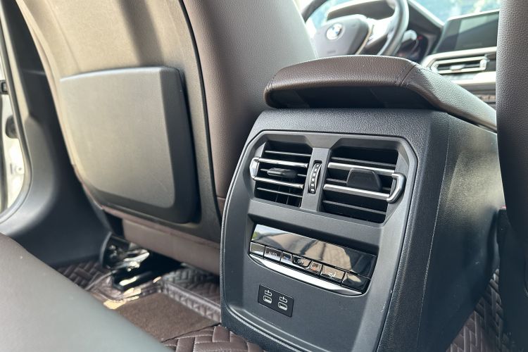 宝马3系 2022款 320i 运动套装中控内饰7008