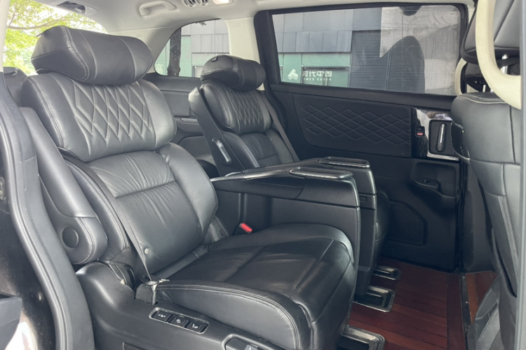 本田 艾力绅 2019款 2.0L 混动至尊版中控内饰7005